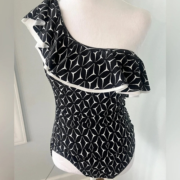 Gottex Profile NWT One Shoulder Ruffle Swimsuit 10 Black White Geometric Print - Picture 2 of 16